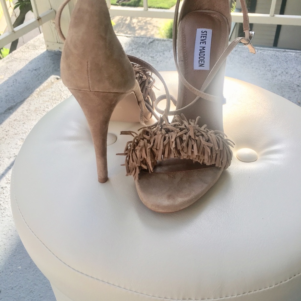 Steve Madden Franceli Fringe Sandal (size 9)